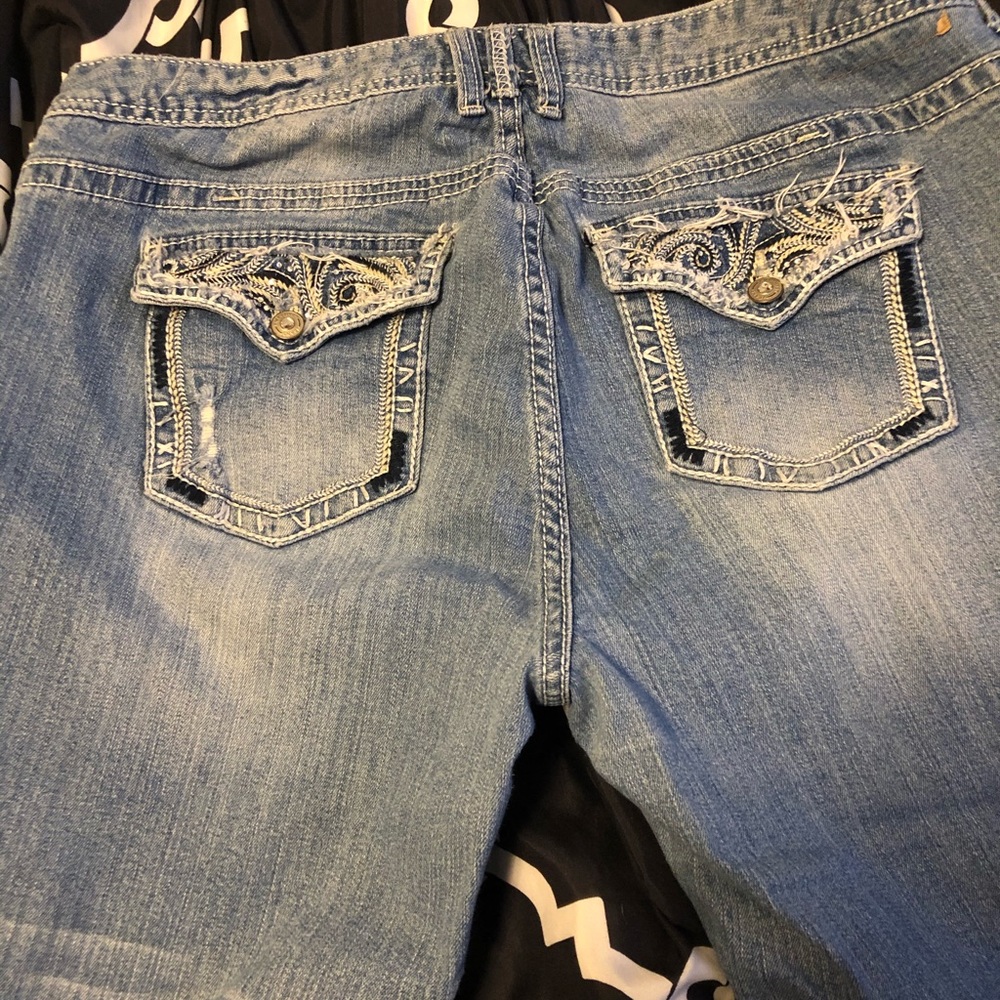 Jean capris - Picture 2 of 3